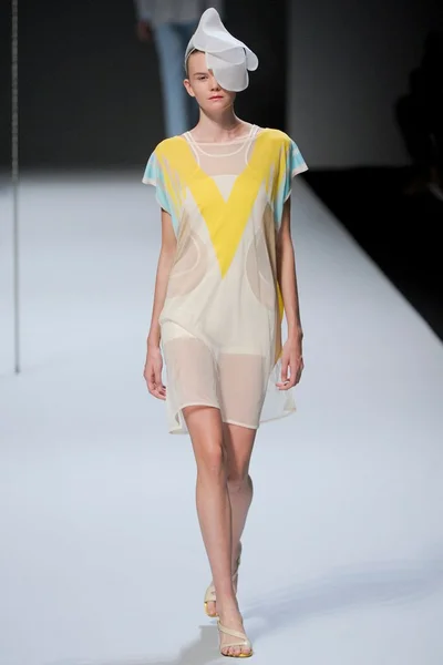 Look 12